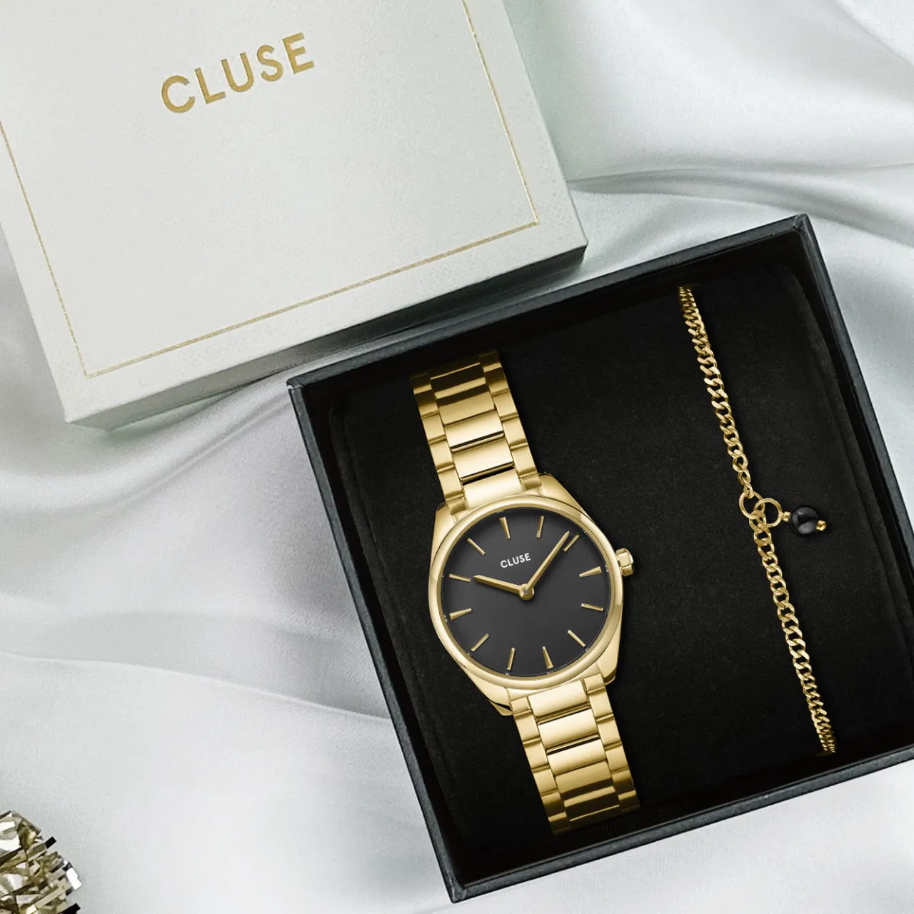 Femme CLUSE Gift Box Féroce Mini Watch Black & Chain Bracelet, Gold Colour