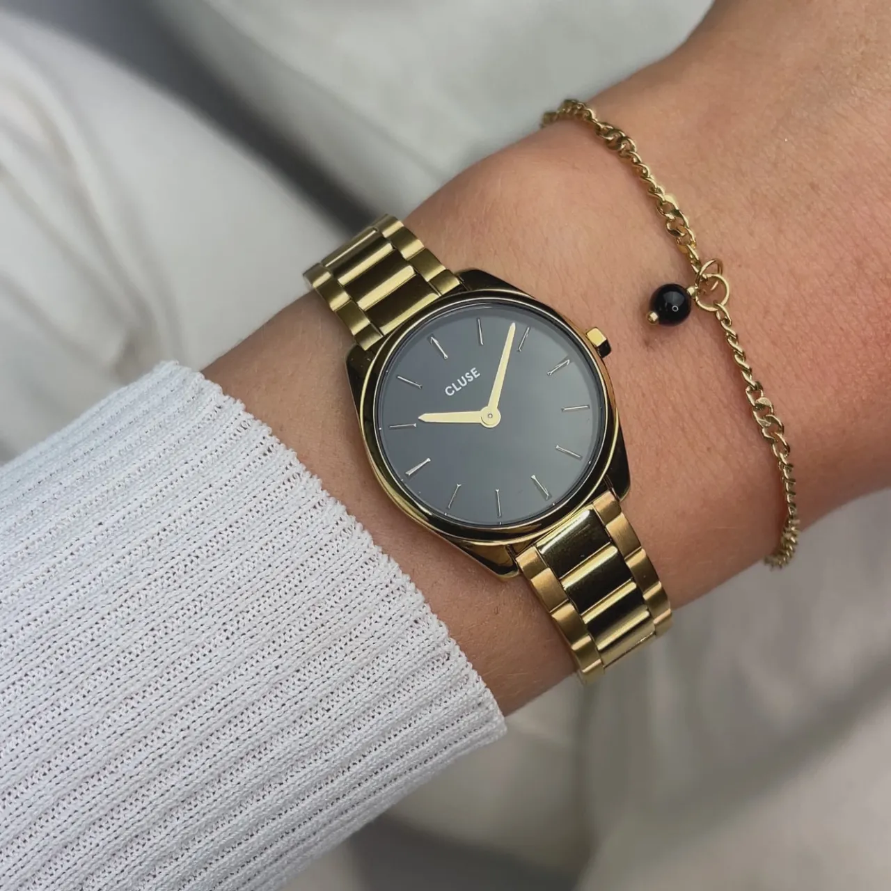 Femme CLUSE Gift Box Féroce Mini Watch Black & Chain Bracelet, Gold Colour